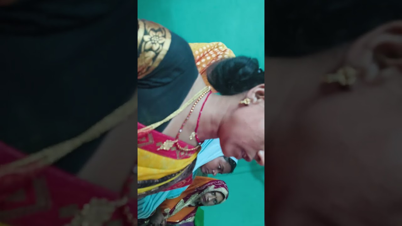 हवन गीत बहुत ही सुंदर गीत है संग में आरती गीत  भी है दो गीत एक से साध साथ 