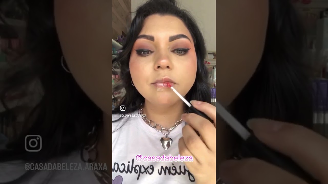 Gloss com efeito de “preenchimento labial” 🔥