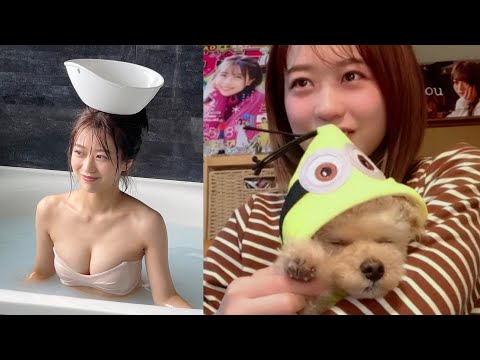 愛犬に自らのセクシーショットを見せつける篠崎彩奈