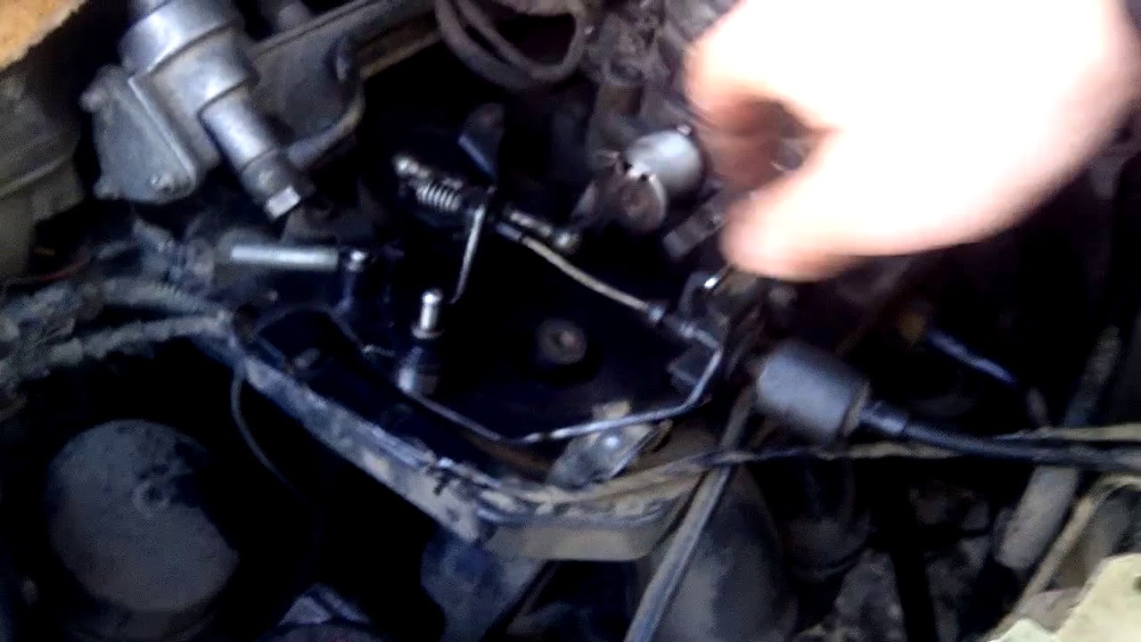 Залипает педаль газа. В чем причина?