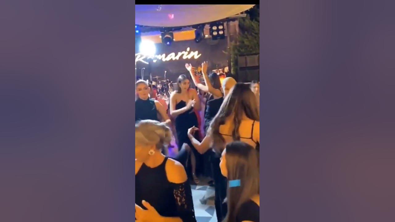Filenin Sultanları düğünde Erik Dalı oynuyor 💃 doğallığınız şaka mı😍 Filenin Sultanları düğünde Erik Dalı oynuyor 💃 doğallığınız şaka mı😍