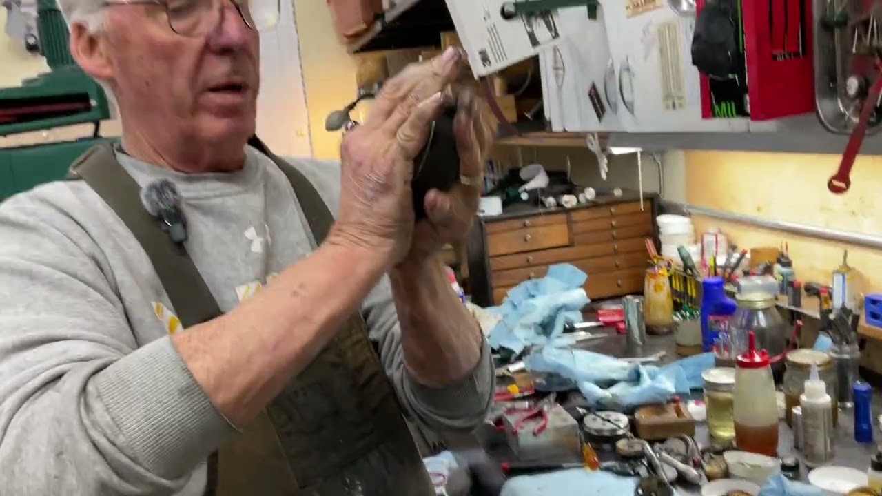 2695. Сборка пружинного ствола Amberola 30.