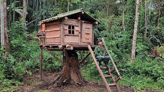 built a wooden house on a big tree, with 2 doors, balcony, and bush room by TUNG BUSHCRAFT 17,545 views 2 days ago 41 minutes
