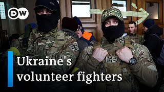 Volunteer fighters travel to Ukraine to join the fight against Russia | DW News