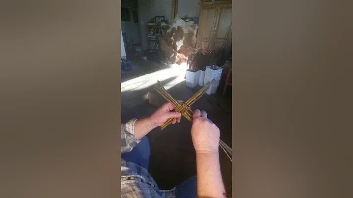 Round Willow Basket (2) Beginning Pairing on a Round Base