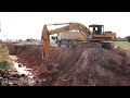 អេស្កាវ៉ាទ័រកាយដីដាក់ឡាន Excavator Volvo EC210BLc , Cat E200B loading on Truck