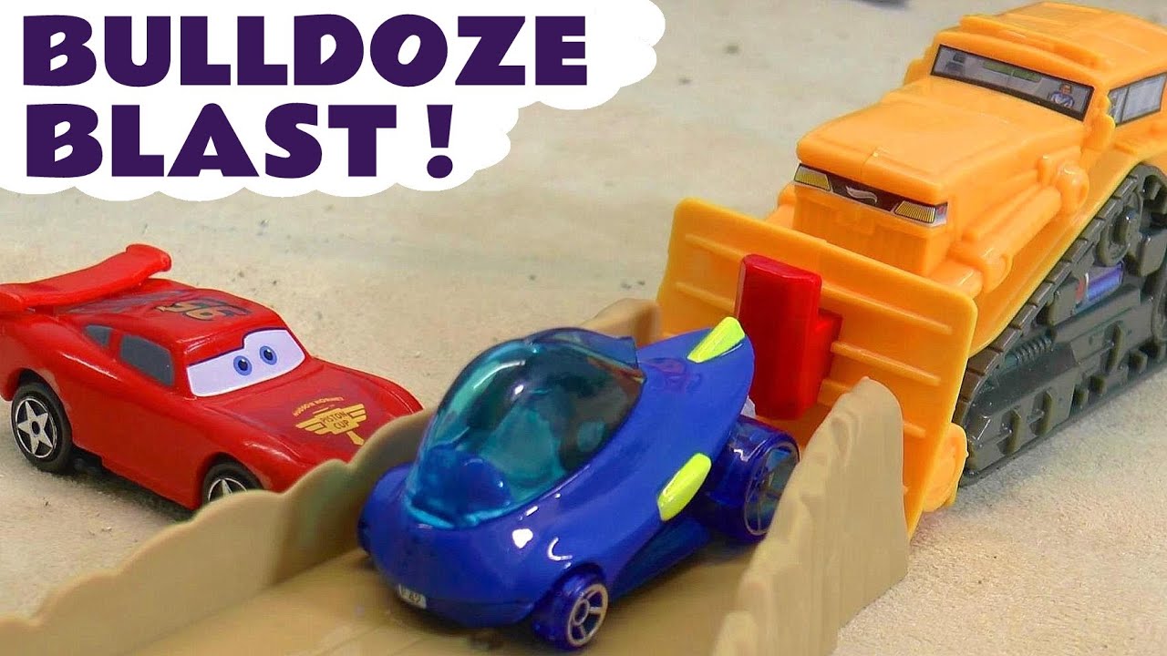 Toy Cars Racing Challenge With McQueen And The Funlings Cars Stories ...