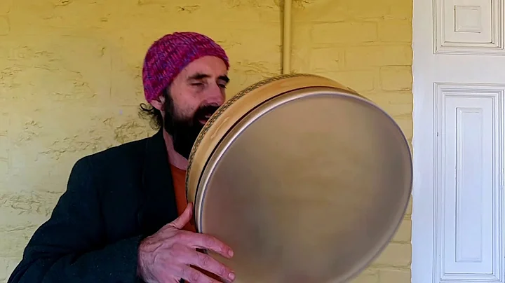 Frame drumming and singing in 5 beats - Branan SIl...