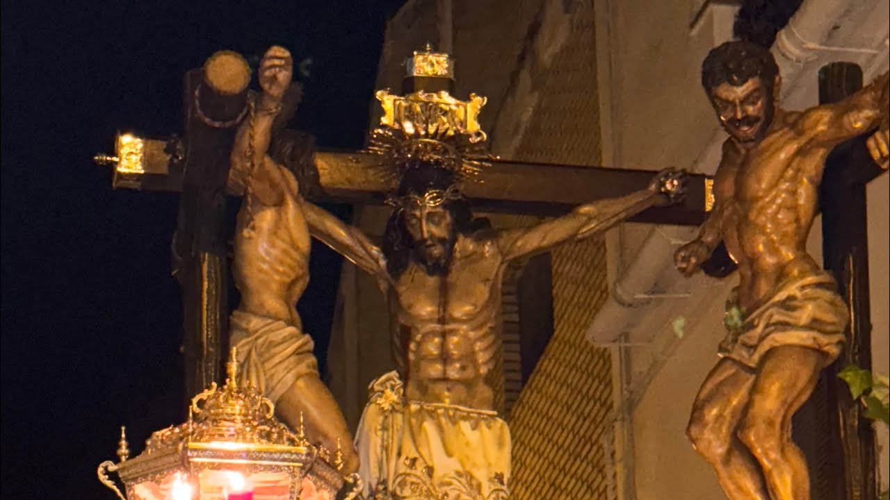 Cristo del Calvario en Calle Cosano a ritmo de El Amor. Semana Santa de Puente Genil 2025