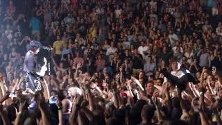 Green Day - Guy goes crowd surfing - 8-12-2017 - Omaha, NE - CenturyLink Center