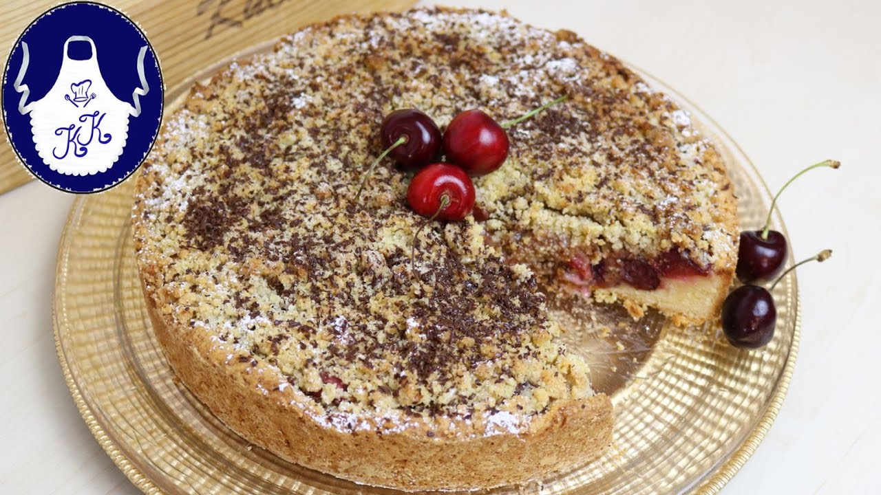 Kirschkuchen mit frischen Kirschen und Streusel