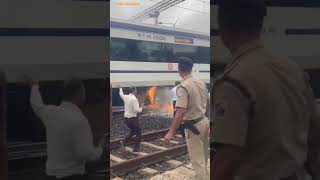 Bhopal sai new Delhi vande bharat 🚈 express mai aag🔥 😬 #vandebharatexpress #train #shorts #viral screenshot 1