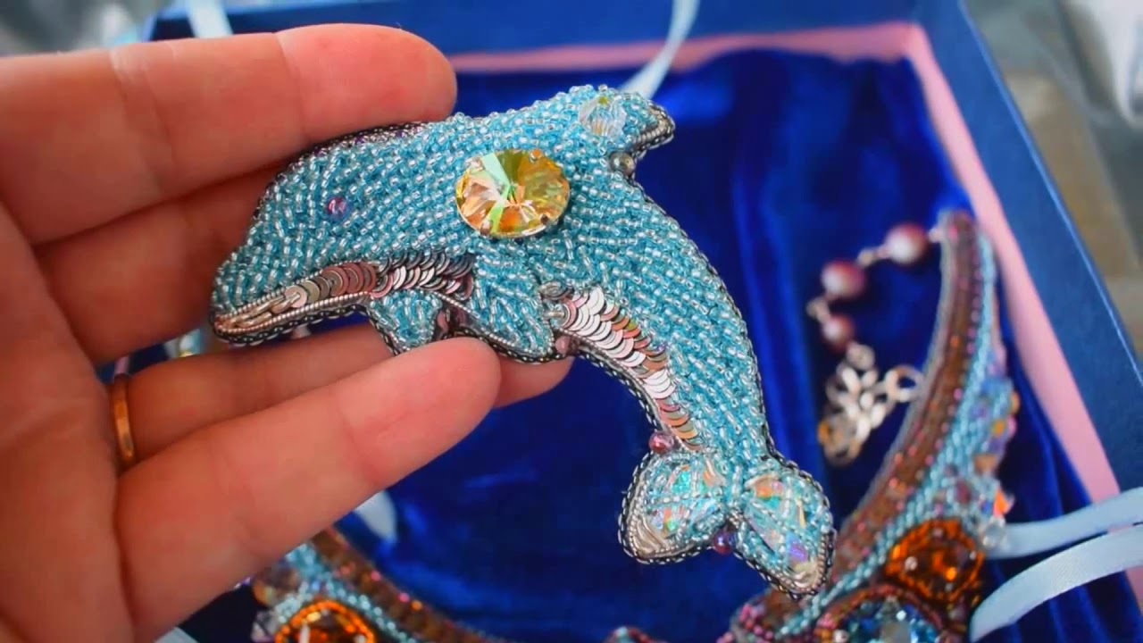 Вышивка бисером и пайетками. Брошь "Дельфин". Beaded Brooch (embroidery).