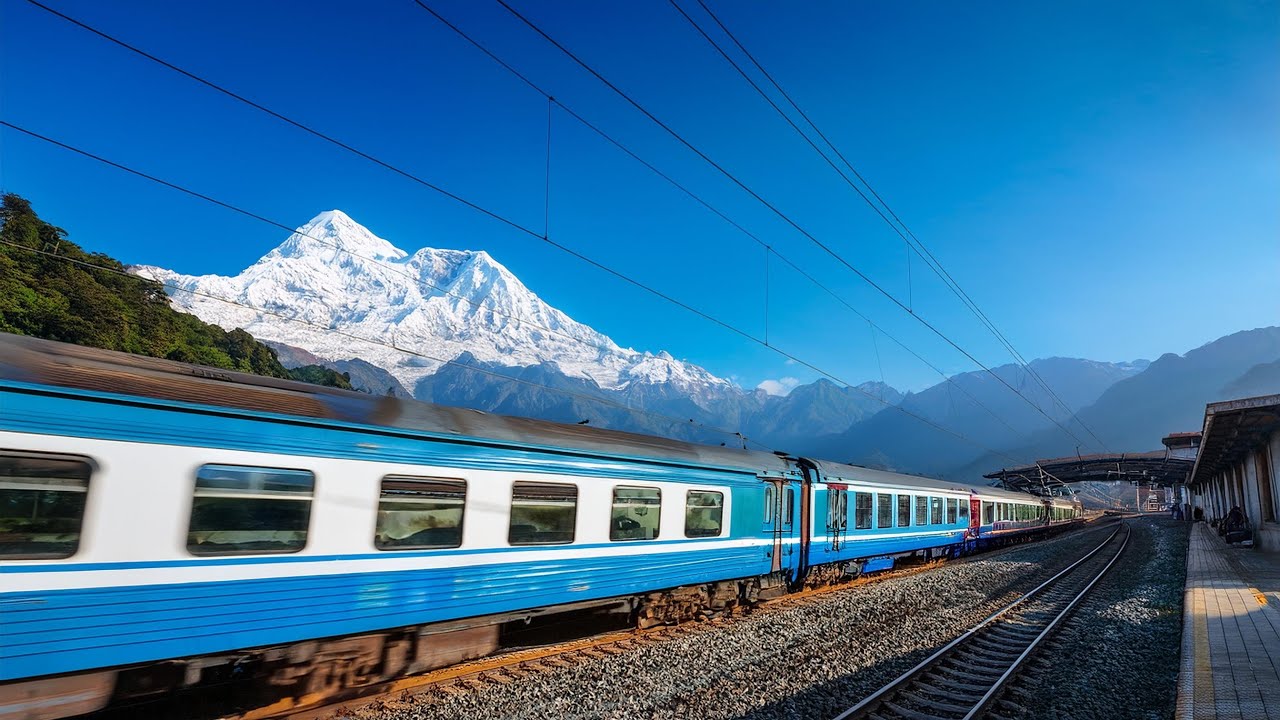 kanchenjunga-view-from-njp-station-kachenjunga-view-from-siliguri