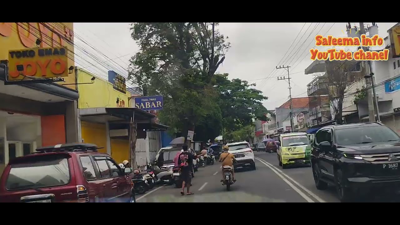 Pelan - pelan lewat sini. Jln raya pasar genteng selalu Ramai