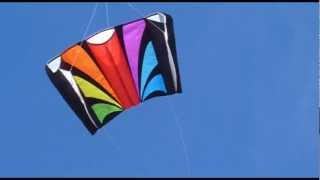 Double Lifter sled kite My 157th kite video. This attractive kite is very simple to fly and pulls quite strongly. Not a kite for the children! See my website www.