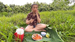 Tạo Bất Ngờ Cho Vợ Liền Dẫn Vợ Ra Ngoài Vườn Thấy Vợ Vui Mừng Khi Mò Được Cặp Cua