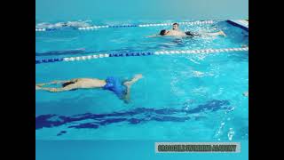تعليم رجلين سباحة الصدر