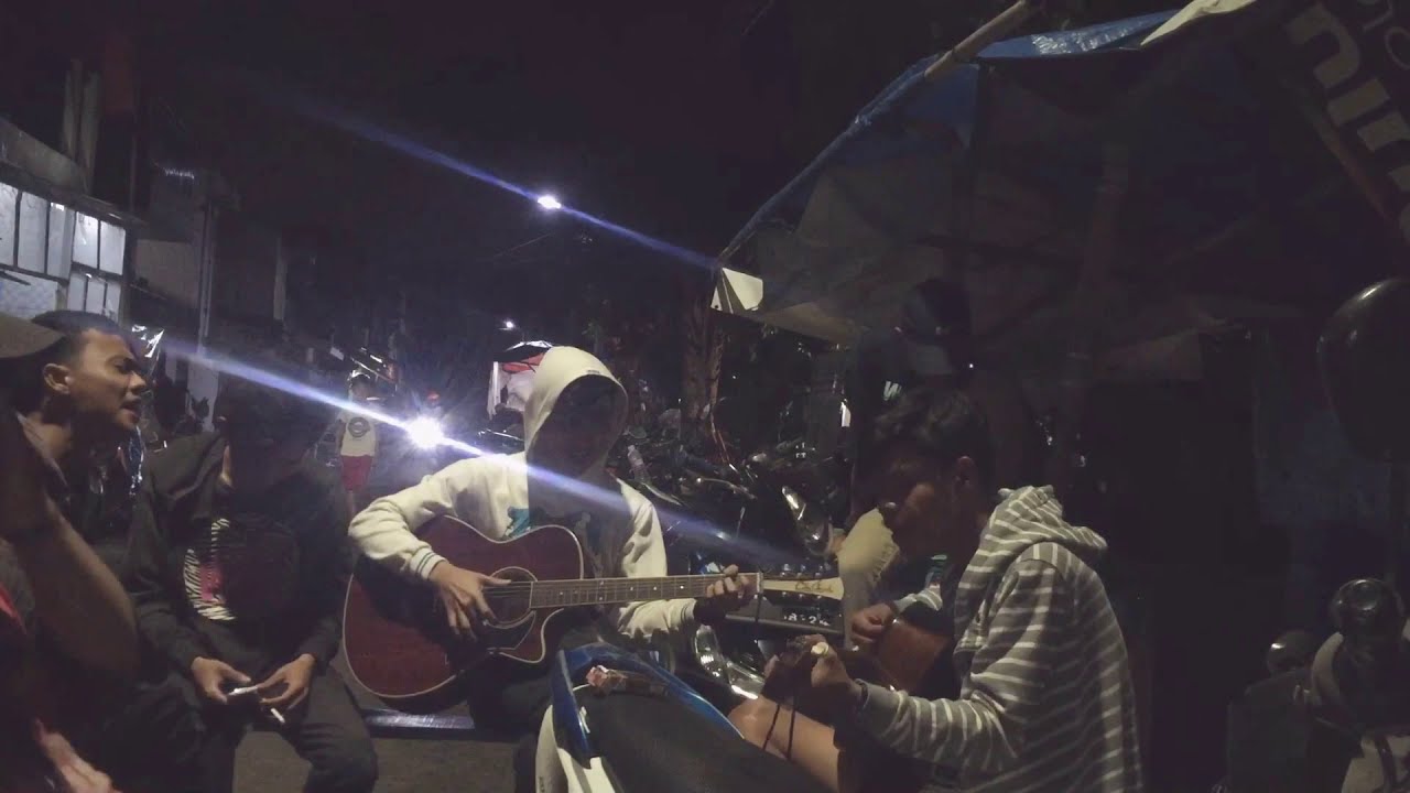 Malam ini tak ingin aku sendiri (cover kernolong) YouTube