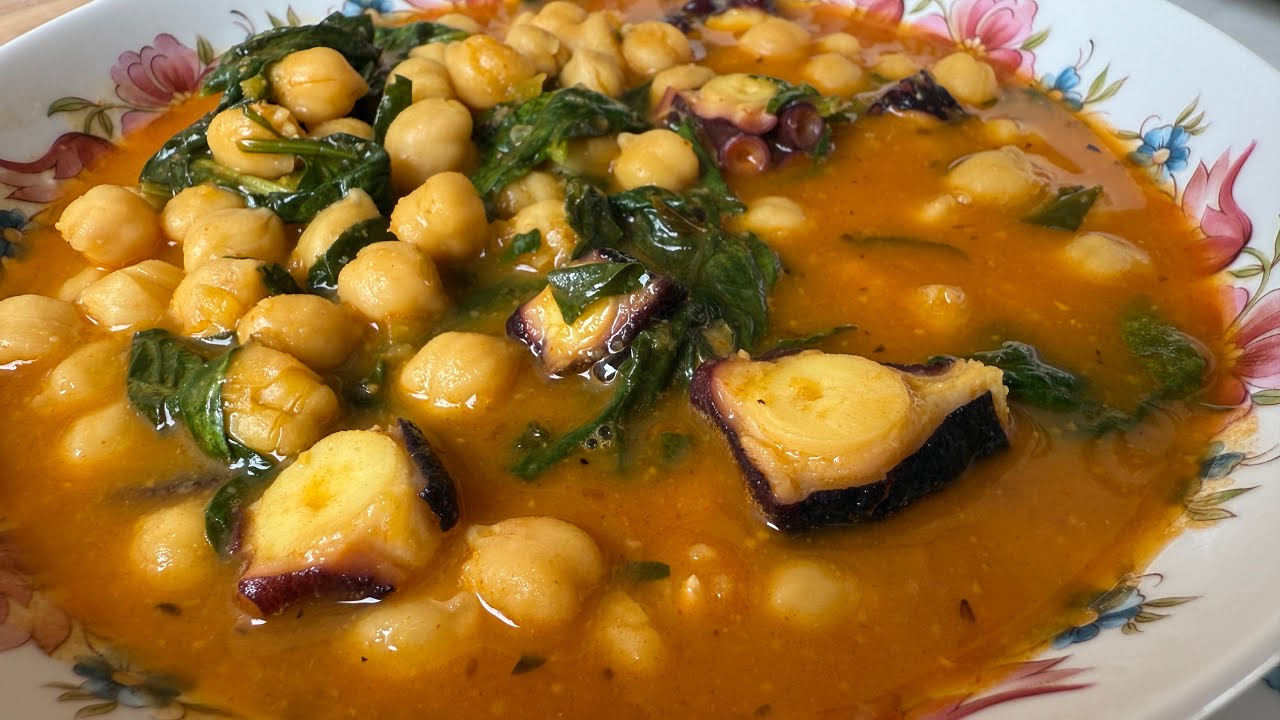 Guiso de garbanzos con pulpo y espinacas