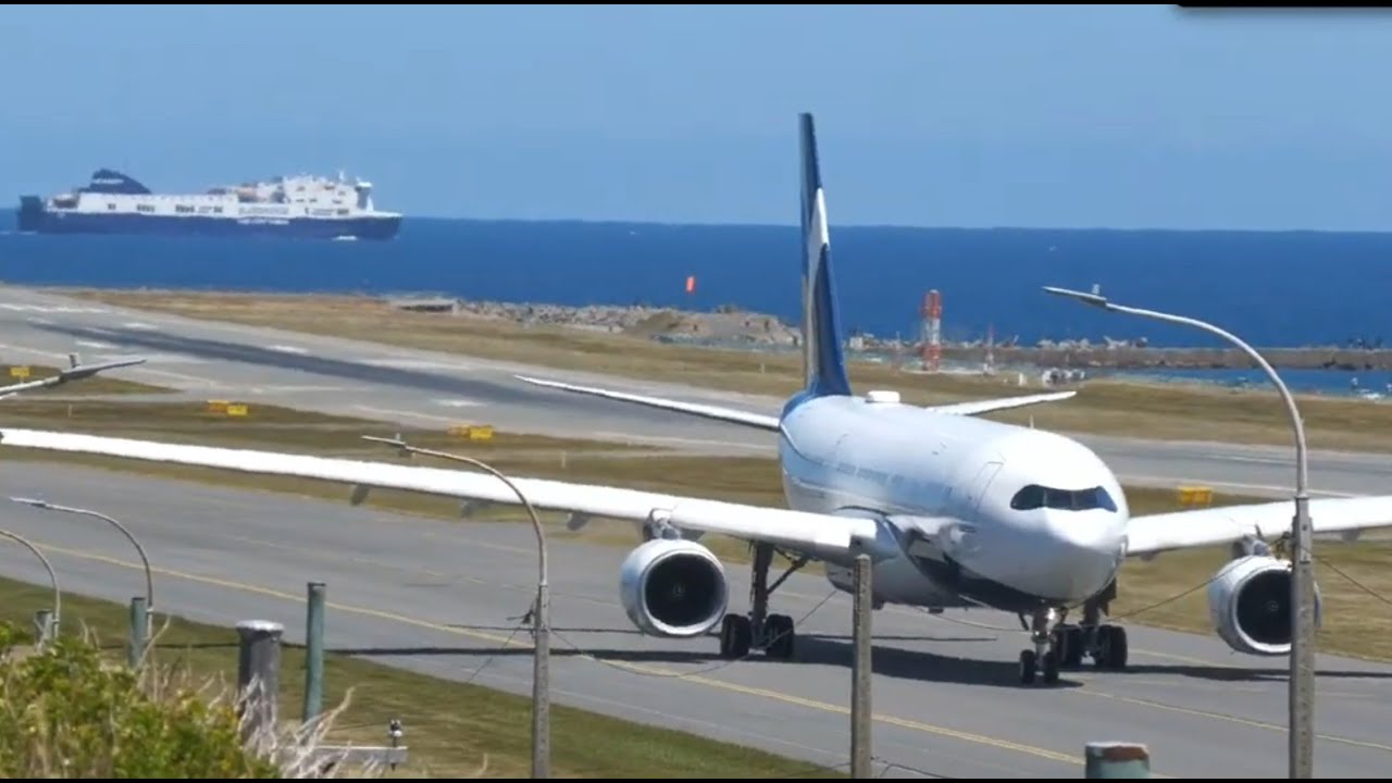 Luxury Airbus A330 departs Wellington airport.. Livestream with Kev
