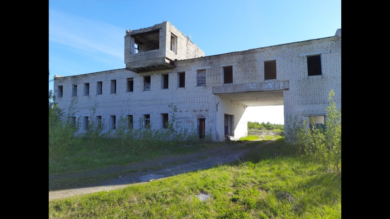 Заброшенное административное здание воинской части