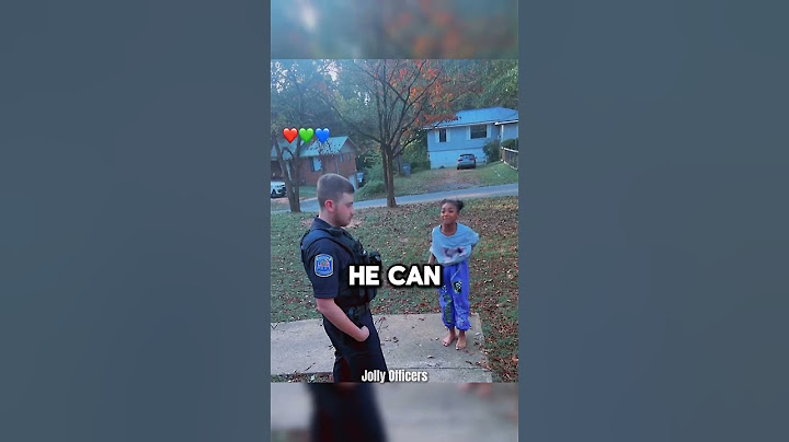 Girl Cries After Calling 911 Accidentally (@linyiahaa)