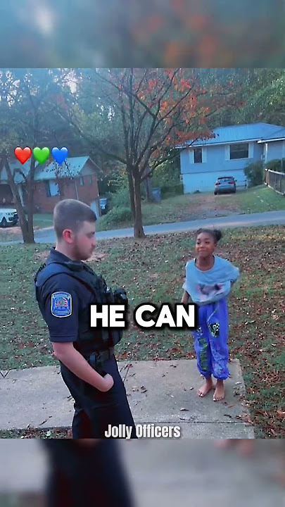Girl Cries After Calling 911 Accidentally (@linyiahaa)