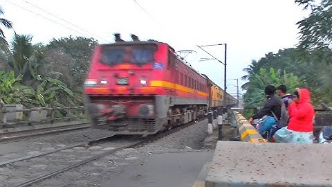 Fast & Furious Speedy WAP-4 & WAP-7 Loco at Railgate with ICF & LHB Trains | Kaziranga+Shantiniketan