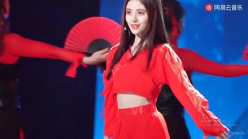 Hồng Chiêu Nguyện - Cúc Tịnh Y xinh đẹp như nữ thần