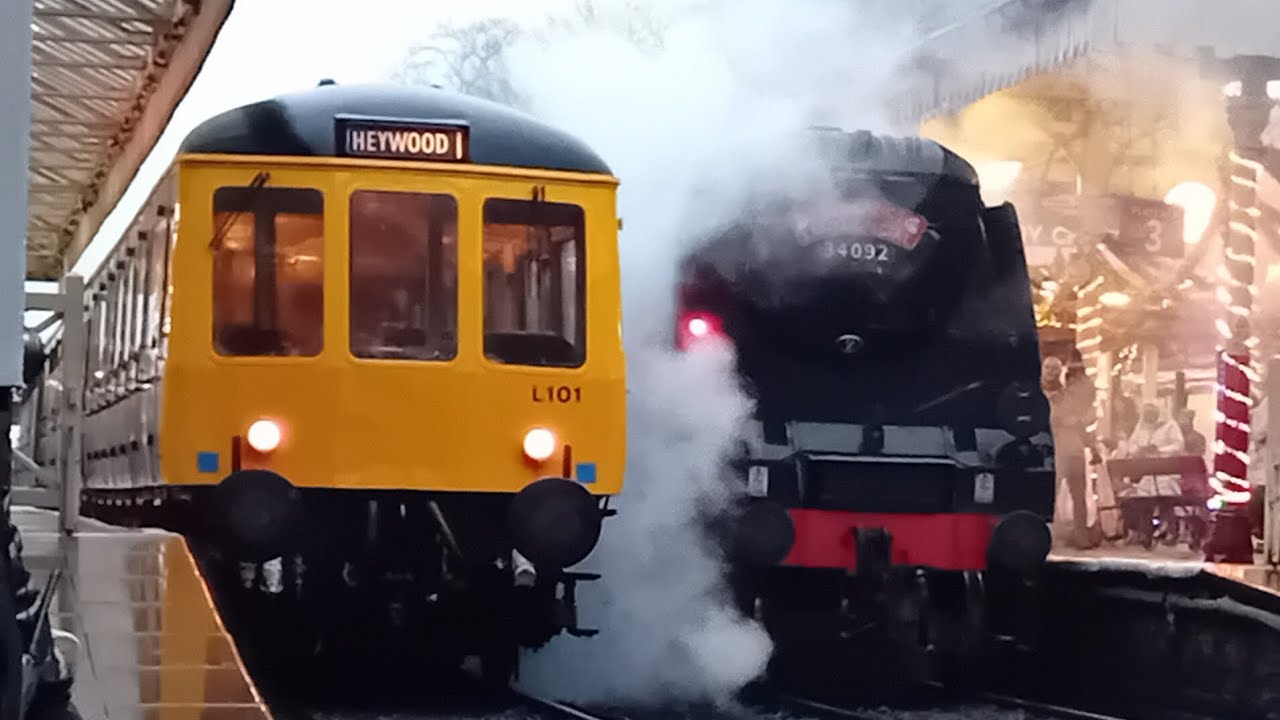 City Of Wells '34092' powers through CastleCroft yard with Class 33 '109' ,Santa Specials (1/12/24)