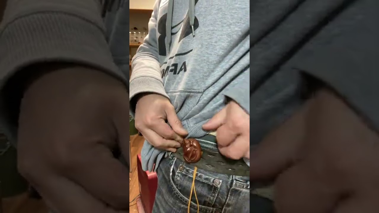 根付の使い方 This Is How To Use Netsuke Youtube 根付の使い方 This Is How To Use Netsuke Youtube