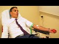 Pedro Sánchez dona sangre