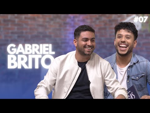 Conheça a trajetória desse cantor que conquistou o mundo | CONVERSA COM GUGAS e Gabriel Brito | Ep.7