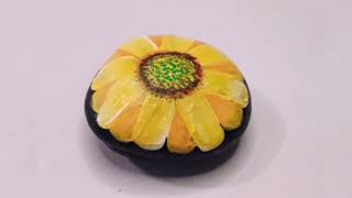 Daisy Flower On Round Shape Stone Acrylic Painting Step By Step Flower On Stone