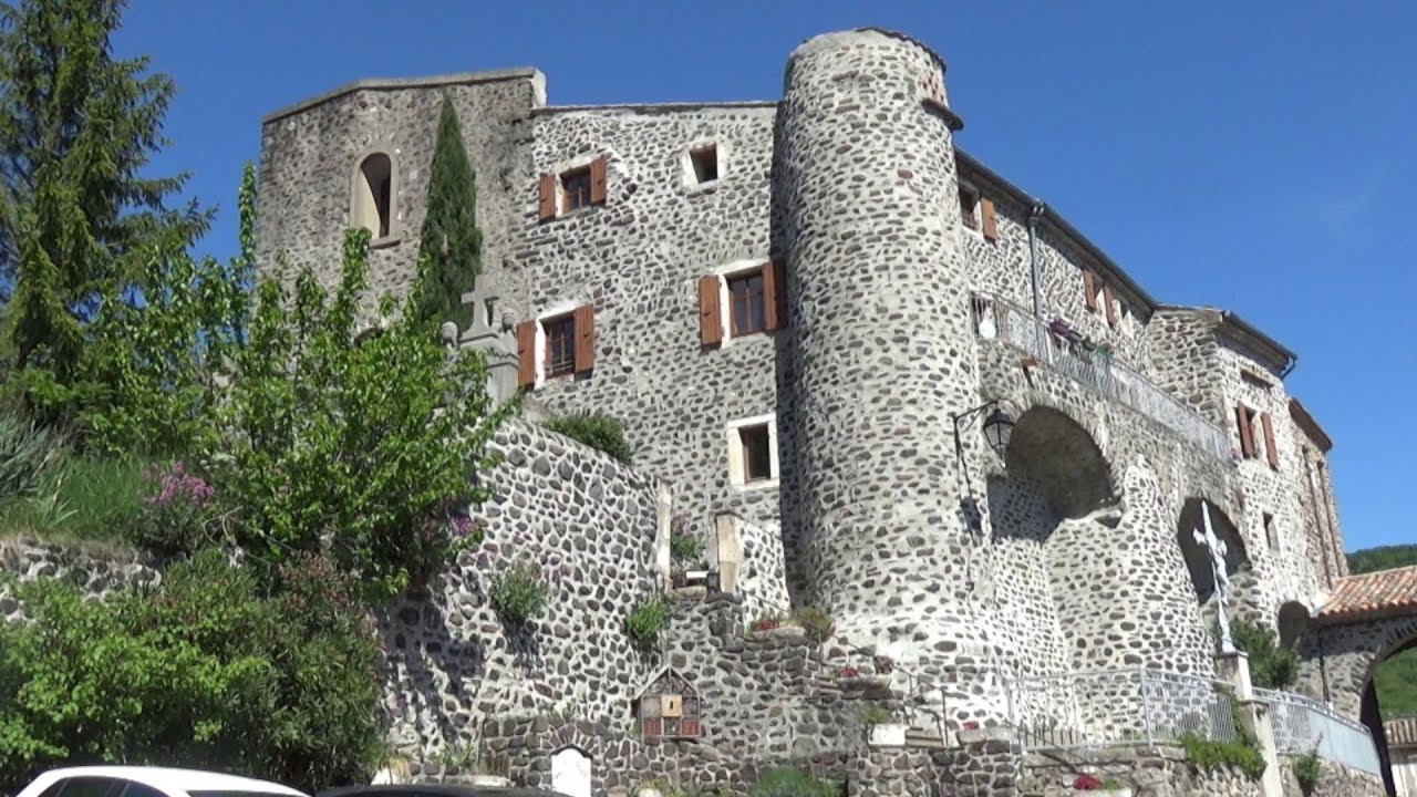VILLAGE D'AUBIGNAS en ARDECHE.