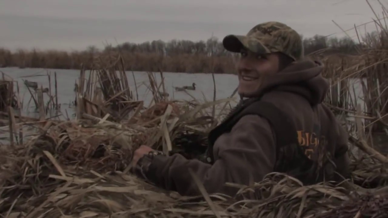 SD Duck Hunt in Beavertail boat Big Sean Hammock - YouTube