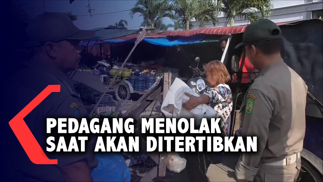 PEDAGANG PASAR SIMPANG LIMUN KOTA MEDAN MENOLAK SAAT AKAN DITERTIBKAN