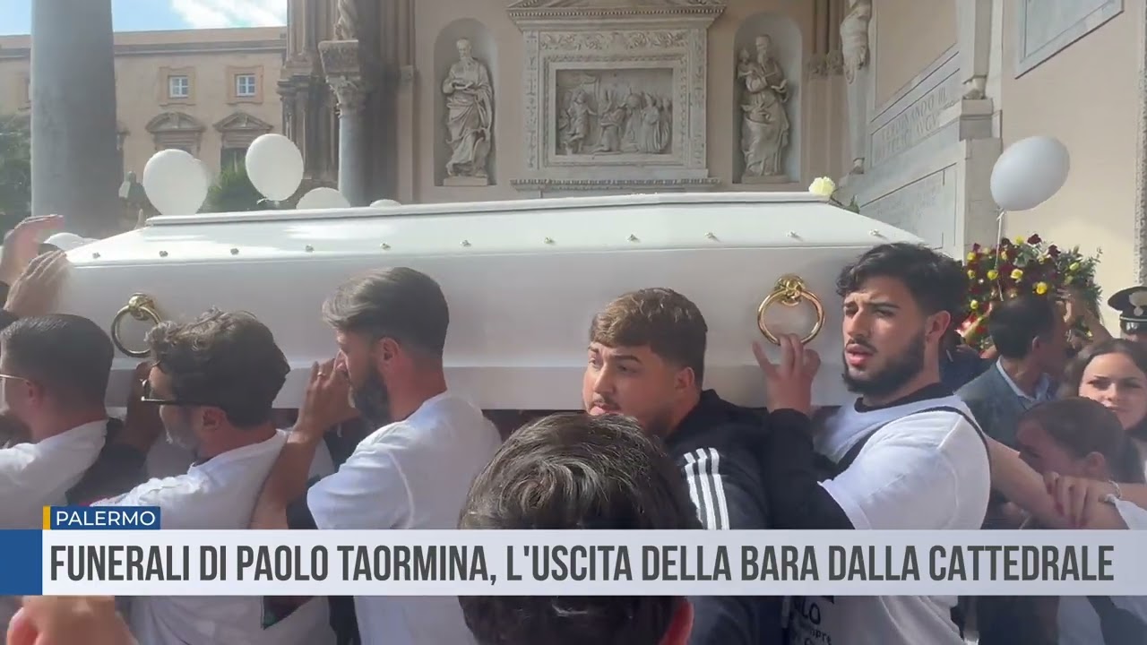 CATTEDRALE DI PALERMO. L' USCITA DELLA BARA DI PAOLO TAORMINA