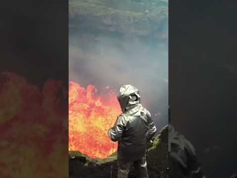 Video: Kalkan yanardağından lav nasıl akar?