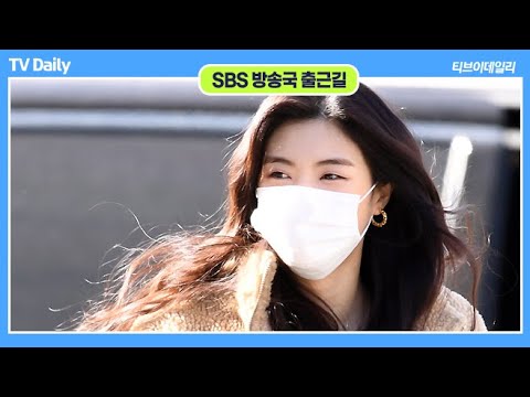 이선빈(Lee Sun-bin), 예쁨 흩날리며 휘리릭~