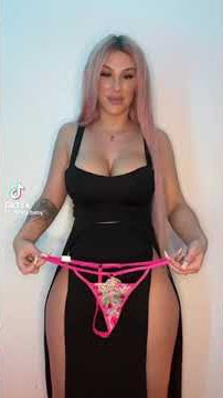 شاهد البنت كيف تلبس ملابس داخليه أمام الكاميرا ه