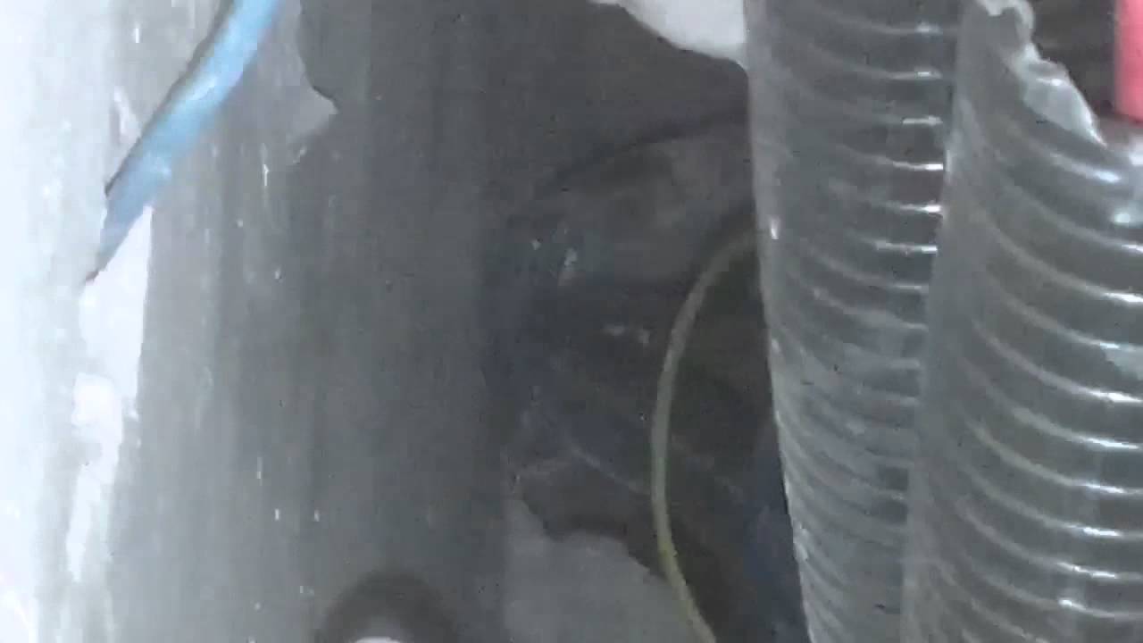 Pescando cables en techo de escayola con el Movil