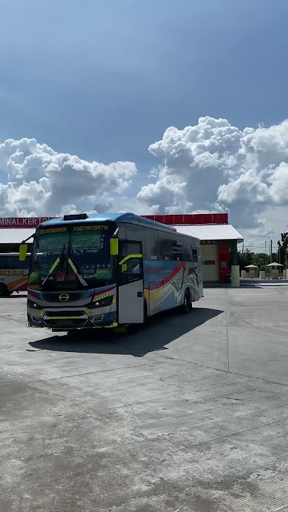 Sugeng Rahayu KODOK IJO di lintasan terminal kertonegoro ngawi #bus #sugengrahayu #sumberselamat