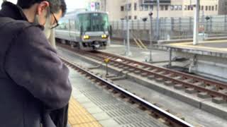 ブレーキ油切れ？223系普通網干行き加古川駅到着。※音量注意。