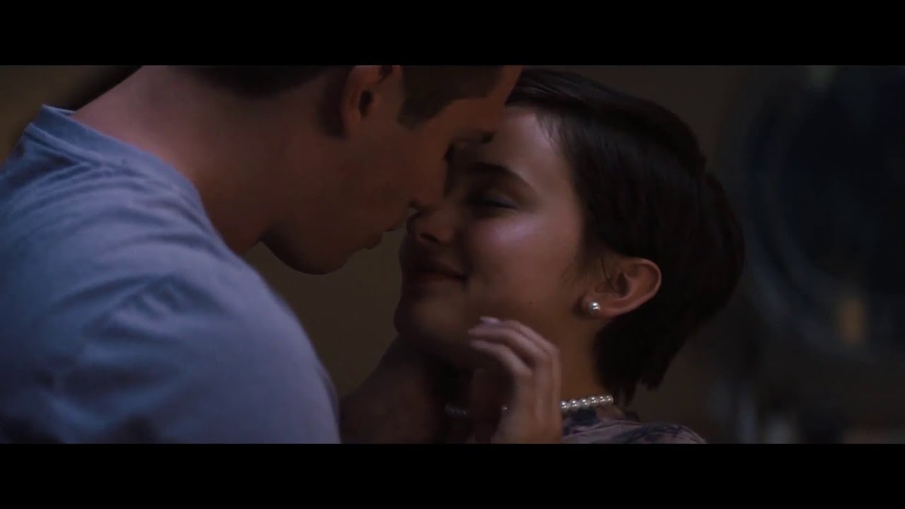 The Craft: Legacy / Kiss Scene — Lily and Timmy (Cailee Spaeny and Nicholas Galitzine)