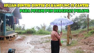 Hujan Datang Dan Para Petani pun Bergegas Pulang.  Kampung Terpencil Bandung Barat.