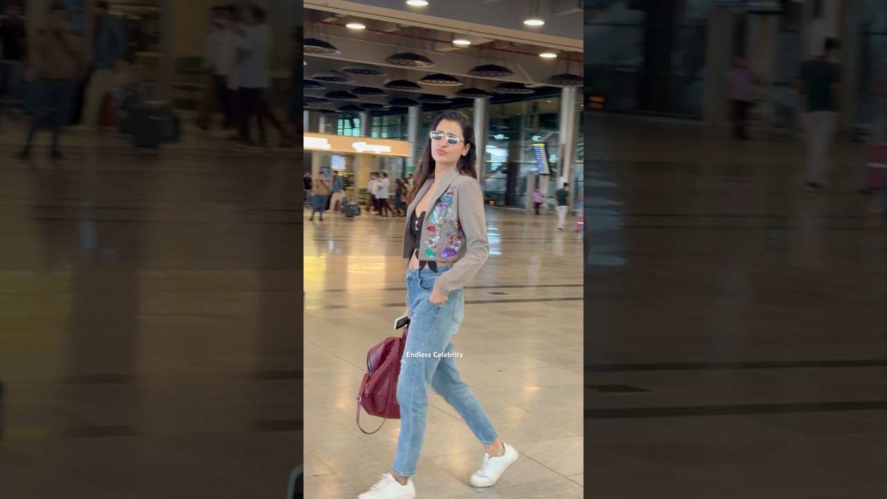 Heroine Rajput Payal Snapped at Hyderabad Airport | RX 100 Heroine Payal Rajput