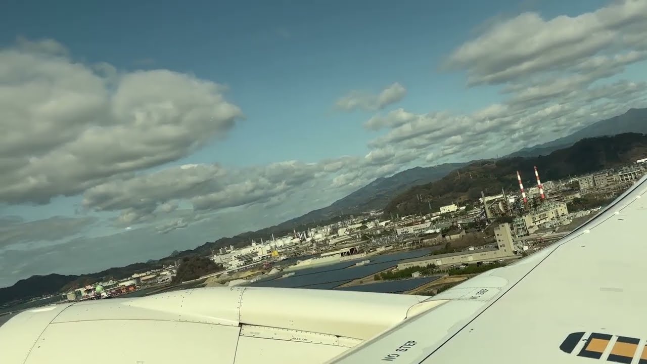 松山空港からの離陸シーン（車窓からの眺め）