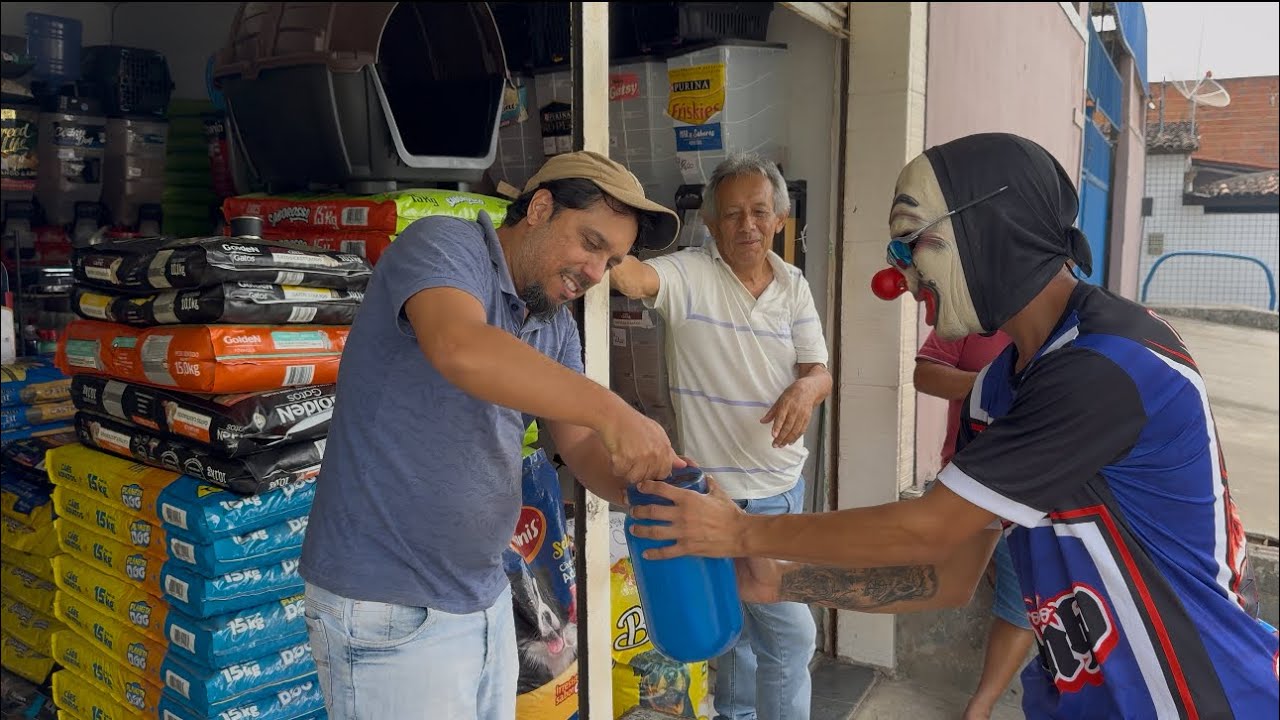 Os papangus invadiu o centro de Queimadas-pb pedindo dinheiro